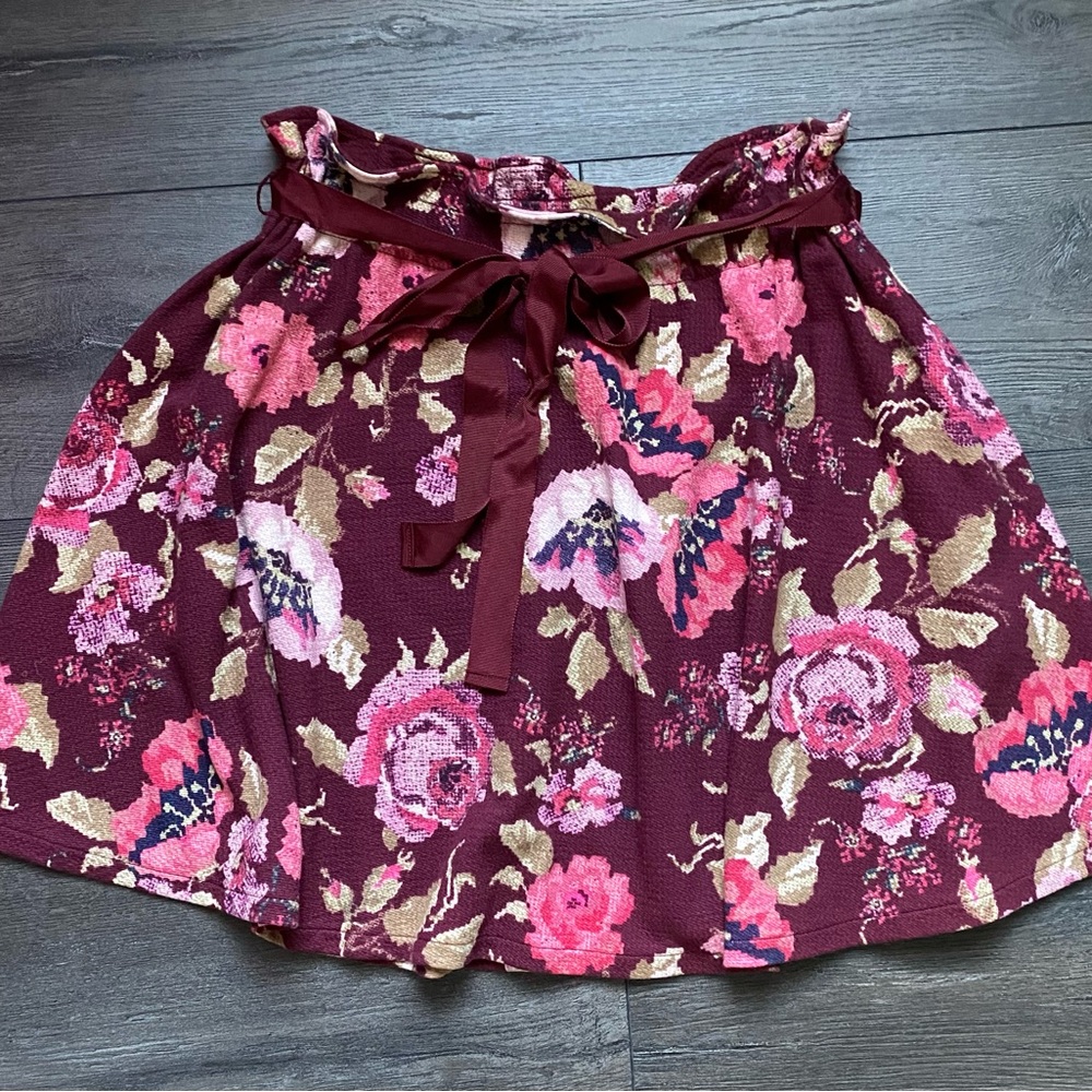 LC Lauren Conrad Maroon Floral Print Skirt Size Small NWT